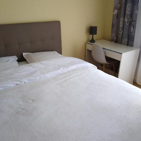 Chez Myla Chambre Avec Tv Ecran Plat Et Salle De Bain Privative Bourges Eksteriør billede